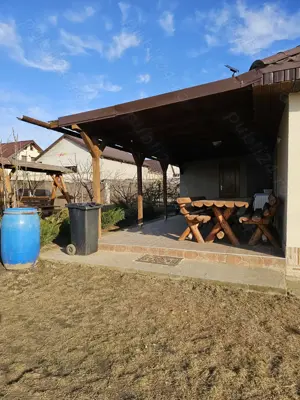 Casă de vânzare - 3 dormitoare, salon spațios, anexă și teren generos - 648 mp - imagine 10