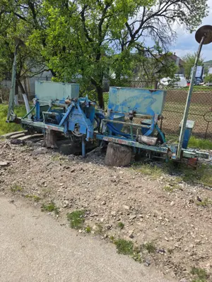 Vând utilaje: semănătoare, plug, grapă discuri, freză - imagine 2