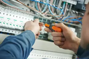 Angajăm Electrician cu sau fără experiență