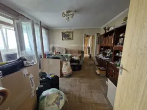 Apartament cu 3 camere de vânzare lângă Park Lake la 130000 de euro