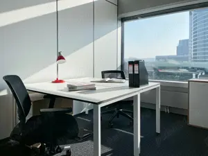 Spațiu de birou privat pentru 4 persoane în Regus Green Gate