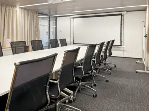 Spațiu de birou privat pentru 3 persoane în Regus Green Gate - imagine 5