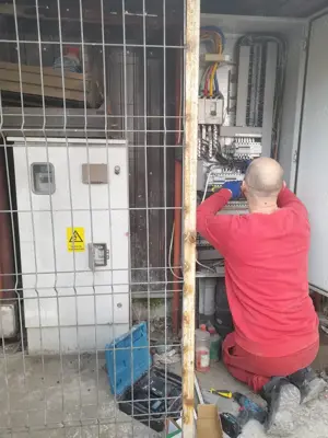 Electrician in constructii