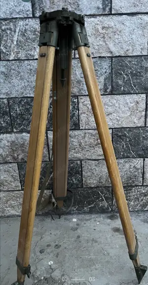 Trepied din lemn