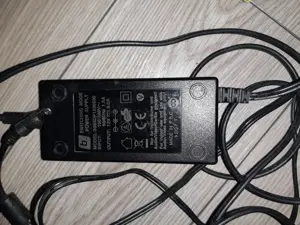 Încărcător pentru laptop sau alte aparate electronice  - imagine 4