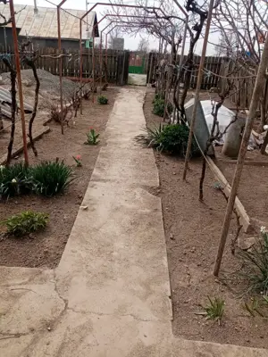 Casă de vânzare + teren - construcție nouă neterminată