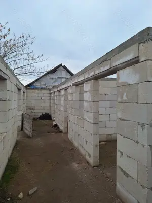 Casă de vânzare + teren - construcție nouă neterminată - imagine 4