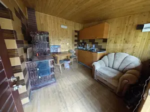 Casuta de vacanta in padure , zona Barnova  - imagine 5