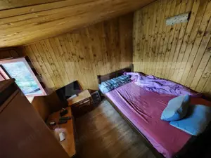 Casuta de vacanta in padure , zona Barnova  - imagine 6