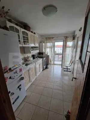 Apartament de vanzare cu 3 camere, 76 mp utili, zona Carpati 2 - imagine 3