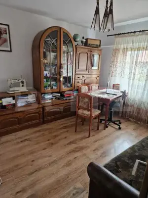 Apartament de vanzare cu 3 camere, 76 mp utili, zona Carpati 2