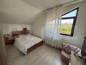 Casa de vanzare cu 5 camere, 200 mp, zona Micro 3 - imagine 5