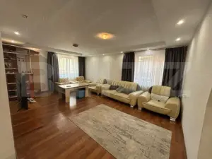 Casa de vanzare cu 5 camere, 200 mp, zona Micro 3