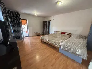 Casa de vanzare cu 5 camere, 200 mp, zona Micro 3 - imagine 7