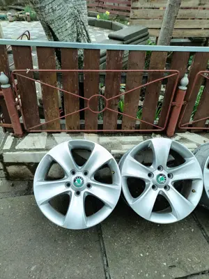 Roți și jante aliaj.