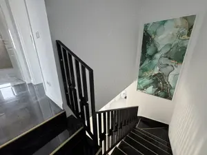 Casa cu 5 camere, 3 bai si garaj in Dumbravita  - imagine 3