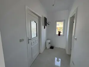 Casa cu 5 camere, 3 bai si garaj in Dumbravita  - imagine 4