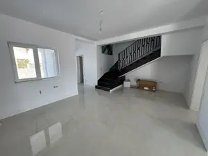 Casa cu 5 camere, 3 bai si garaj in Dumbravita  - imagine 5