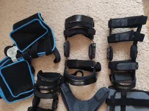 Orteza fixa de genunchi, orteza mobila de genunchi cu blocaj de unghi sau mobila