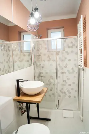 Ultracentral, 2 camere in regim hotelier, in centru langa Casa de Cultura, vis a vi de Hanul Domnesc - imagine 9 Ultracentral, 2 camere in regim hotelier, in centru langa Casa de Cultura, vis a vi de Hanul Domnesc - imagine 9