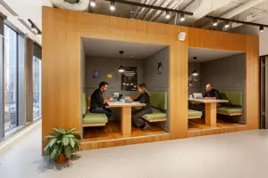 Spațiu de birou frumos proiectat pentru 3 persoană în Spaces Expo - imagine 6