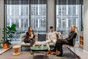 Spațiu de birou frumos proiectat pentru 3 persoană în Spaces Expo - imagine 10