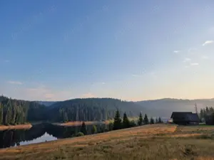 Vând teren si casa istorica Giurcuța de Sus pe malul lacului  - imagine 2