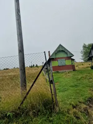 Vând teren si casa istorica Giurcuța de Sus pe malul lacului 