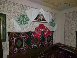 Vând teren si casa istorica Giurcuța de Sus pe malul lacului  - imagine 9