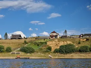 Vând teren si casa istorica Giurcuța de Sus pe malul lacului  - imagine 8