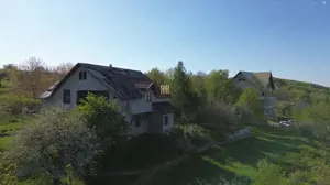 Teren 4800 mp cu Livada si Casa Nefinalizata - Adancata!