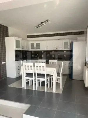 Casa de vanzare, cu 5 camere, 220 mp, zona Unirea - imagine 4