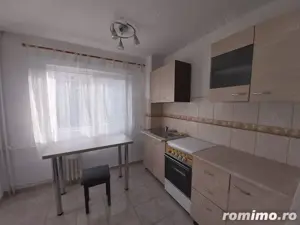 Inchiriez apartament cu 1 camera in zona Dacia 