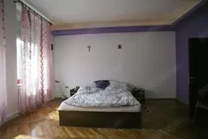 Apartament 5 camere centrala proprie la curte comuna Zona Centrala