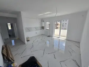 Nou. Disponibil imediat. Decomandat. Etaj intermediar. 