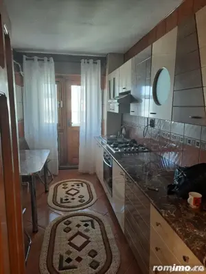 Inchiriez garsoniera zona Badea Cartan 