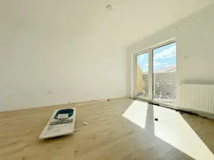 Apartament 3 camere, 8 locuri de parcare, decomandat,55mp utili -Giroc - imagine 3