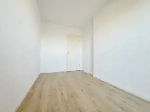 Apartament 3 camere, 8 locuri de parcare, decomandat,55mp utili -Giroc - imagine 6