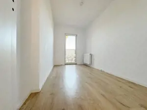 Apartament 3 camere, 8 locuri de parcare, decomandat,55mp utili -Giroc - imagine 5