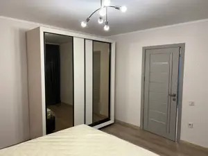 apartament o camera zona Coresi