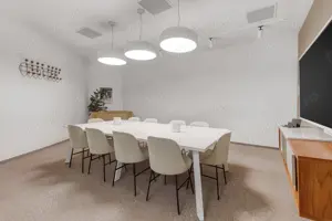 Spațiu de birou frumos proiectat pentru 4 persoană în Spaces Campus 6