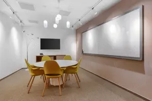 Spațiu de birou frumos proiectat pentru 4 persoană în Spaces Campus 6 - imagine 3