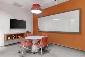Spațiu de birou frumos proiectat pentru 5 persoană în Spaces Campus 6 - imagine 5