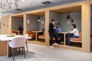 Birouri ce pot fi personalizate pentru 10 persoane în Spaces Unirii