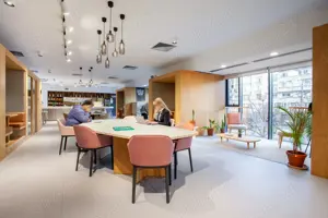 Spațiu de birou frumos proiectat pentru 3 persoană în Spaces Unirii