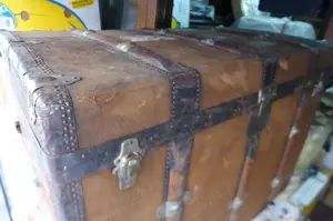 Cufar Calatorie vechi Antique sec. XIX-XX Lemn Piele carton incuietori bronz VINTAGE Retro