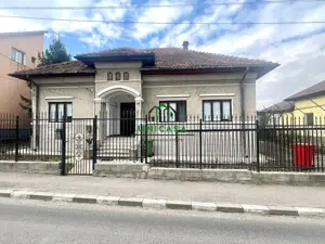 Casa Centru/ 4 camere / teren 920mp - imagine 2
