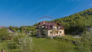 Vilă în zona Glăjărie, 10 camere, Sp + E + M, teren 2789 mp