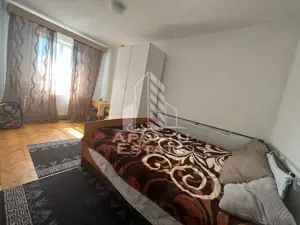 Apartament cu 3 camere, semidecomandat, etajul 2, zona Dambovita