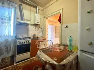 Apartament decomandat, 2 camere curte comuna - Zona Piata Sarbeasca - imagine 7